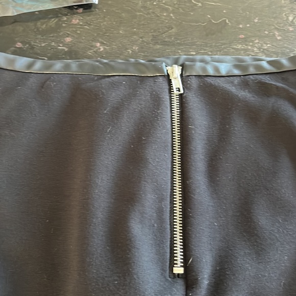 Jules & Leopold black skirt-size 12. - Picture 2 of 4
